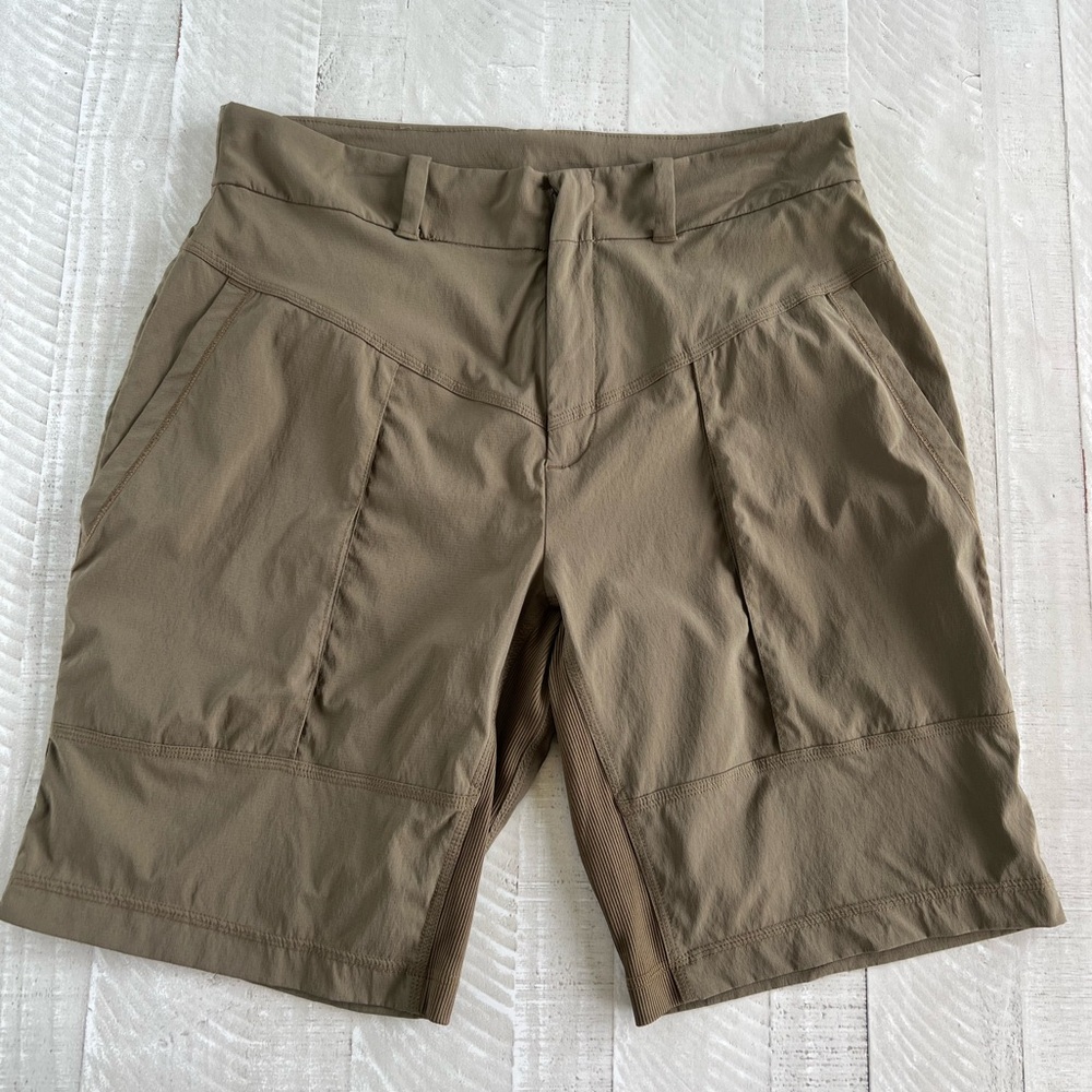 Indyeva Women's lightweight Hiking
Shorts 6" size Large in Tan